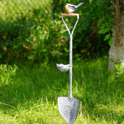 Large robin spade - on, bird