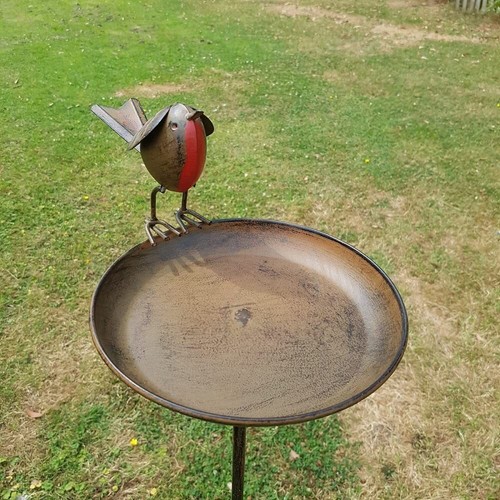 Robin bird bath - on, spike